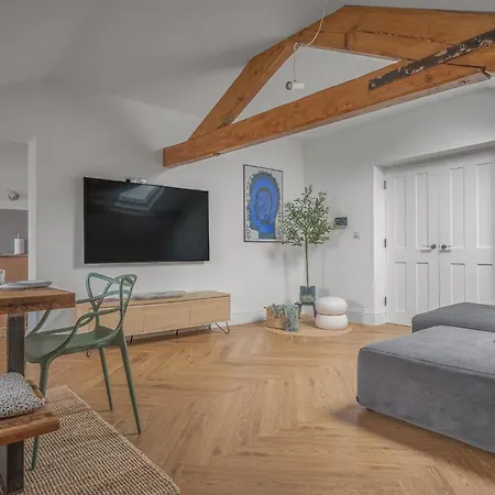 Ford Park House Penthouse Escape ウルバーストン