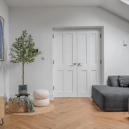 Ford Park House Penthouse Escape Apartment *