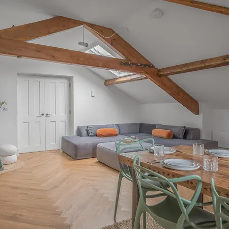 Ford Park House Penthouse Escape Apartment